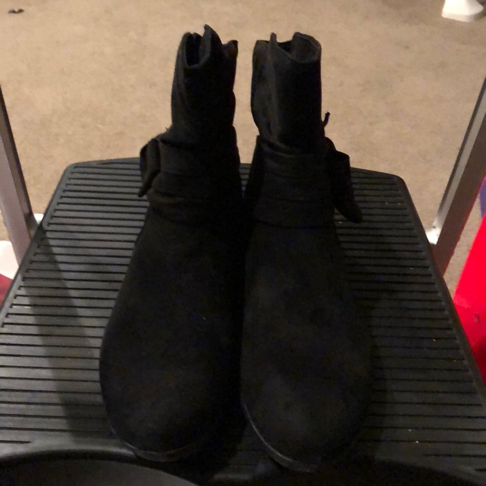 Rampage NWB boots sz 8.5 box damaged will not shp!